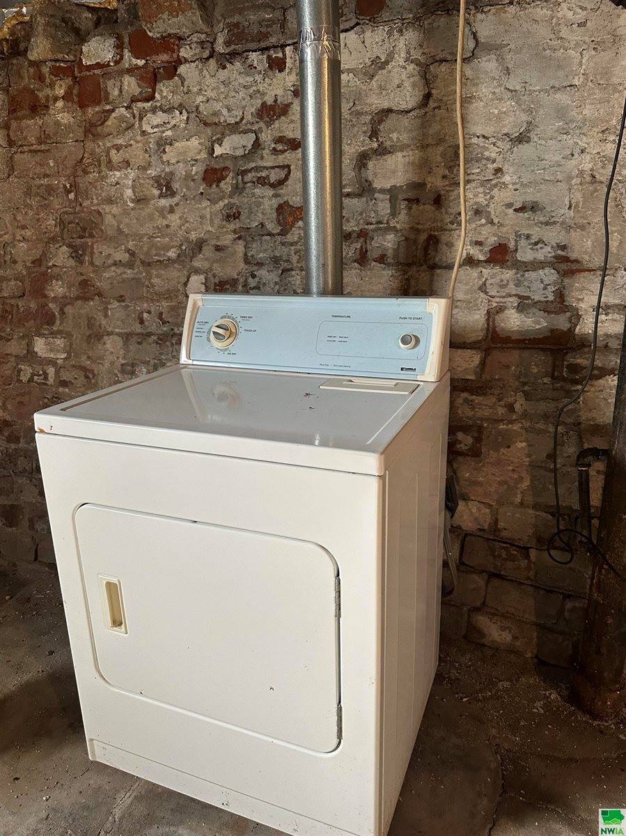 420 ster St., Merrill, IA 51038 Listings Janel Pearson