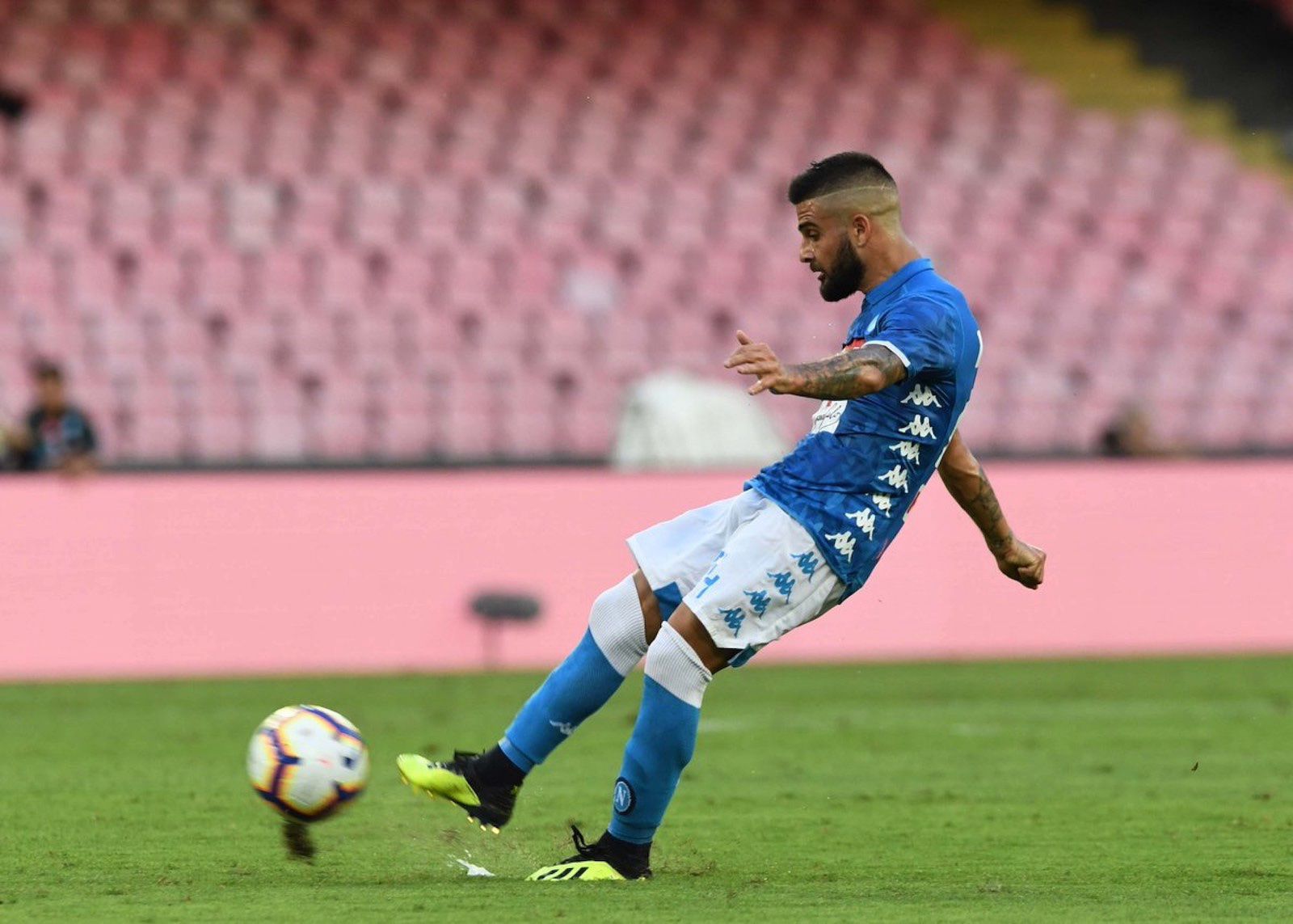 Signature move The curve shot of Lorenzo Insigne