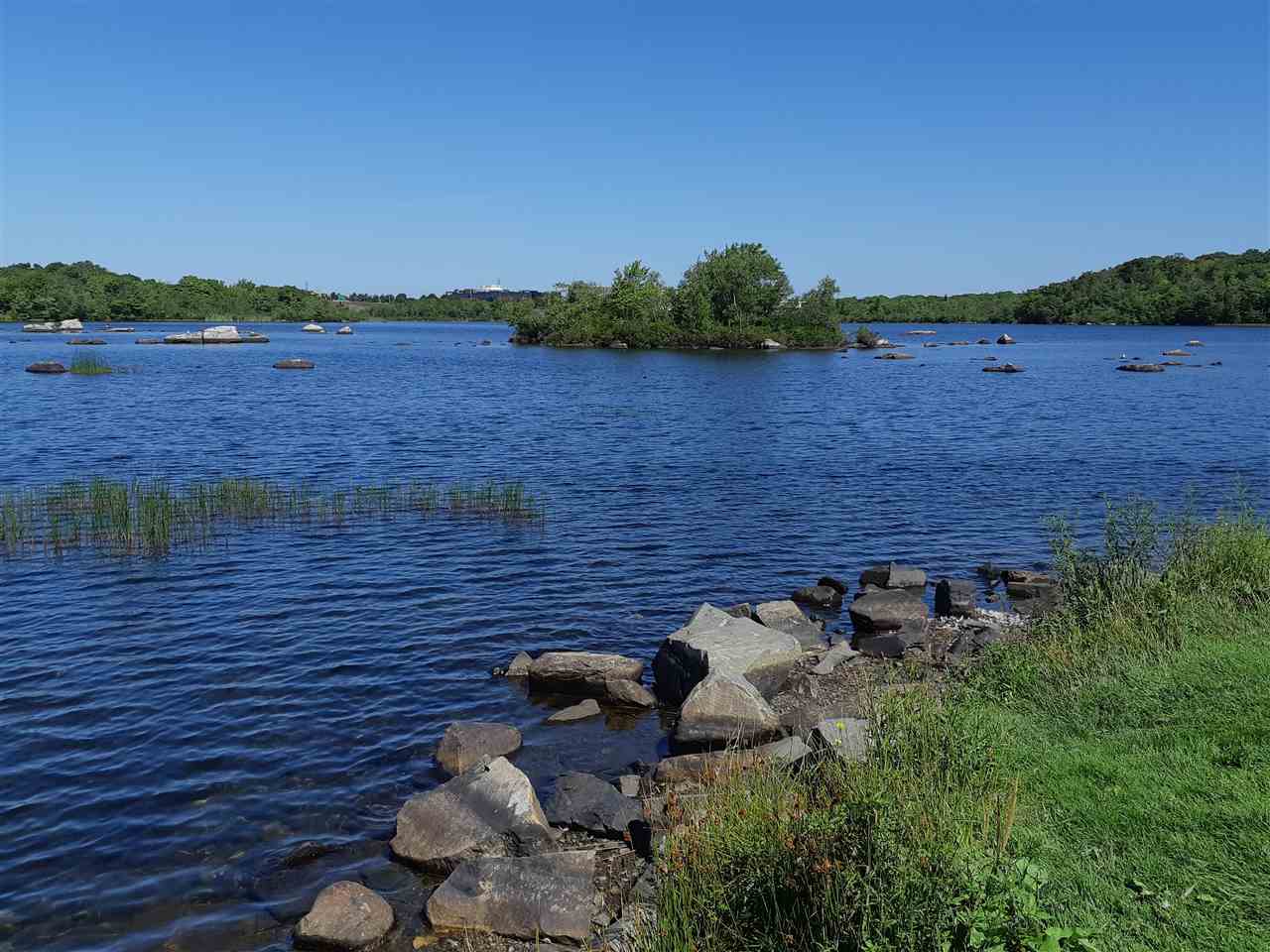 Albro Lake Island, Dartmouth, Dartmouth (MLS® 201920882). 21,500 for