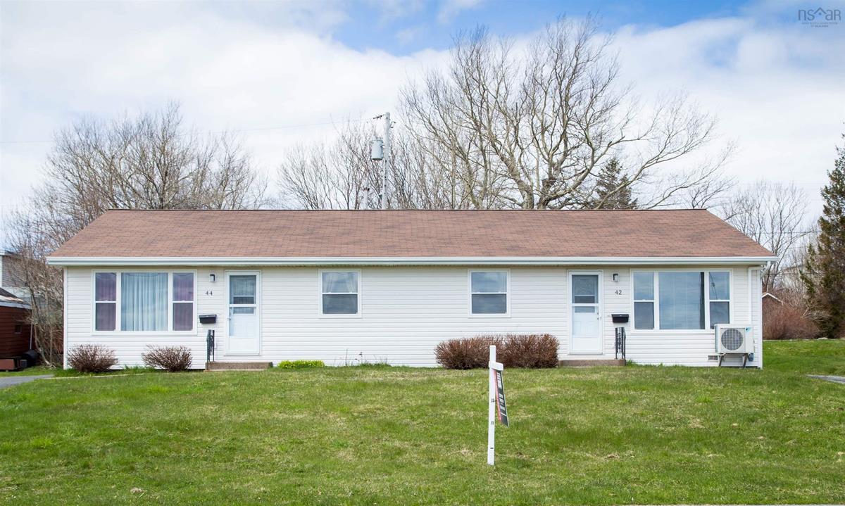 42/44 Official Row, Glace Bay, (MLS® 202219123) RE/MAX nova