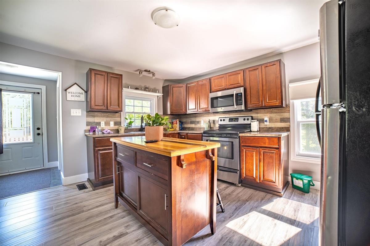 19218 Highway 2, Fort Ellis, (MLS® 202221144) RE/MAX nova