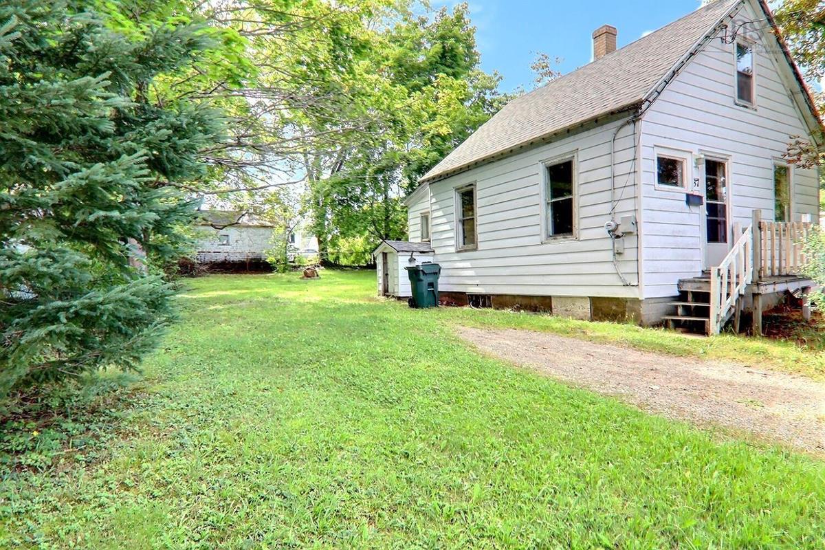 37 Wellington Street, Westmount, (MLS® 202221615) RE/MAX nova