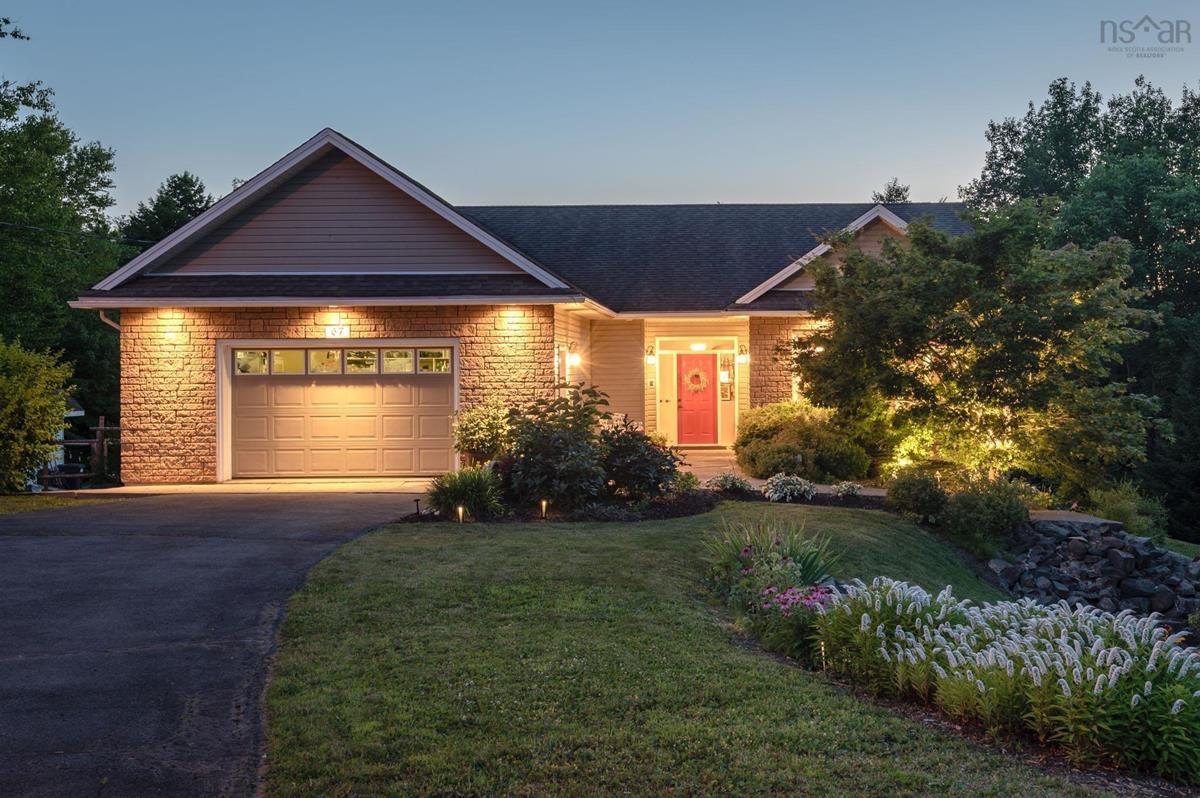 67 Pinnacle Court, Fall River, (MLS® 202223815) RE/MAX nova