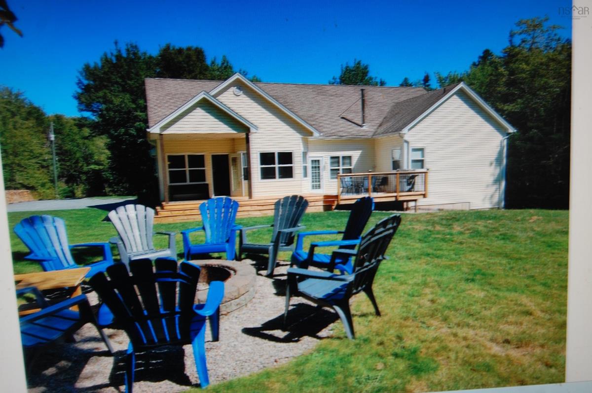 62 Beaver Lake Drive, Hammonds Plains, (MLS® 202301907) RE/MAX nova