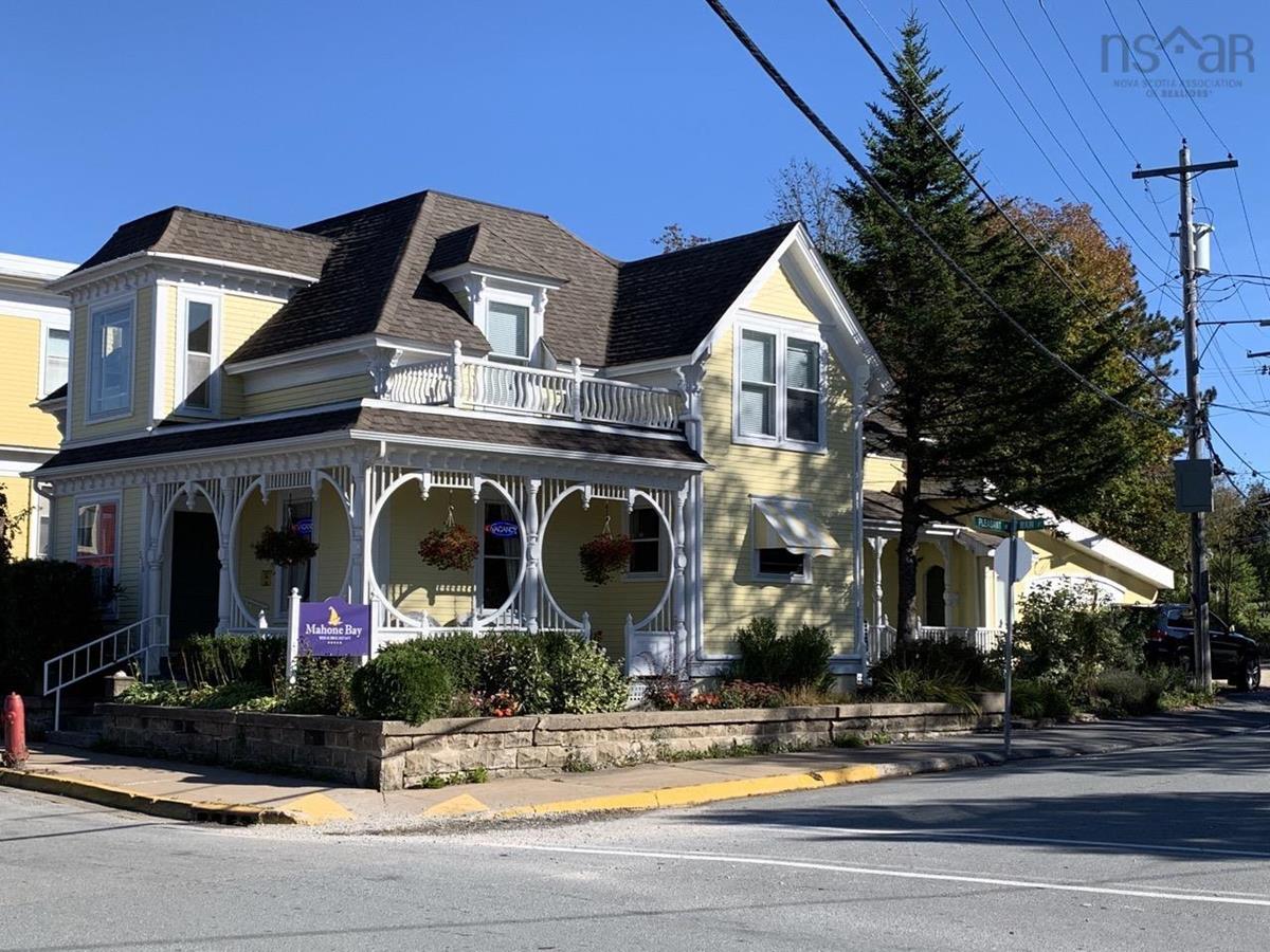 558 Main Street, Mahone Bay, (MLS® 202301984) RE/MAX nova