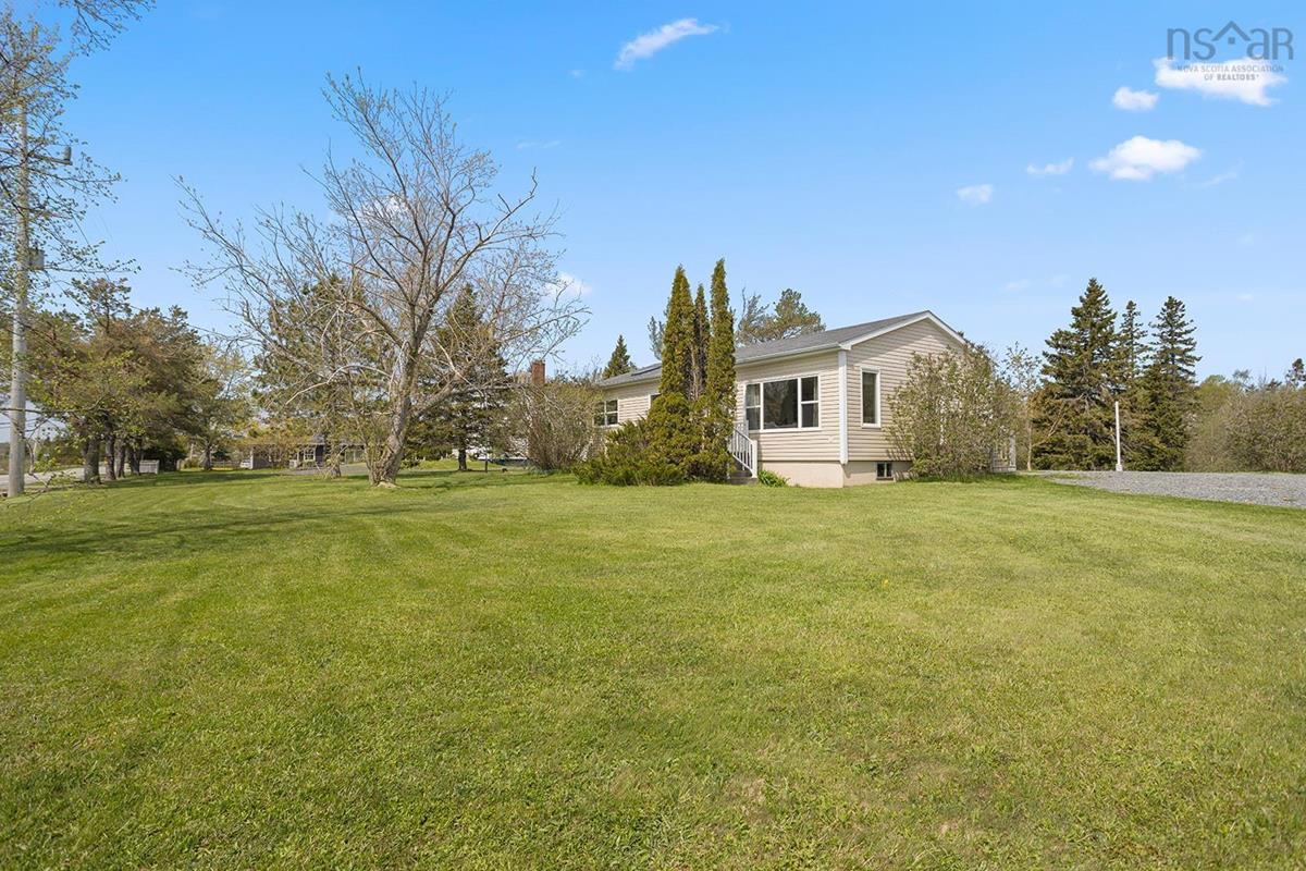 550 Seaview Drive, Upper North Sydney, (MLS® 202310889) RE/MAX nova