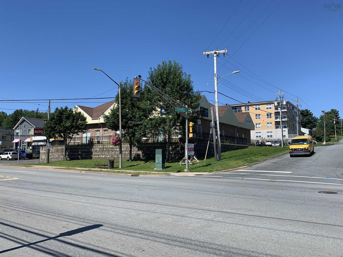 1 Pinehill Drive, Lower Sackville, (MLS® 202318521) RE/MAX nova