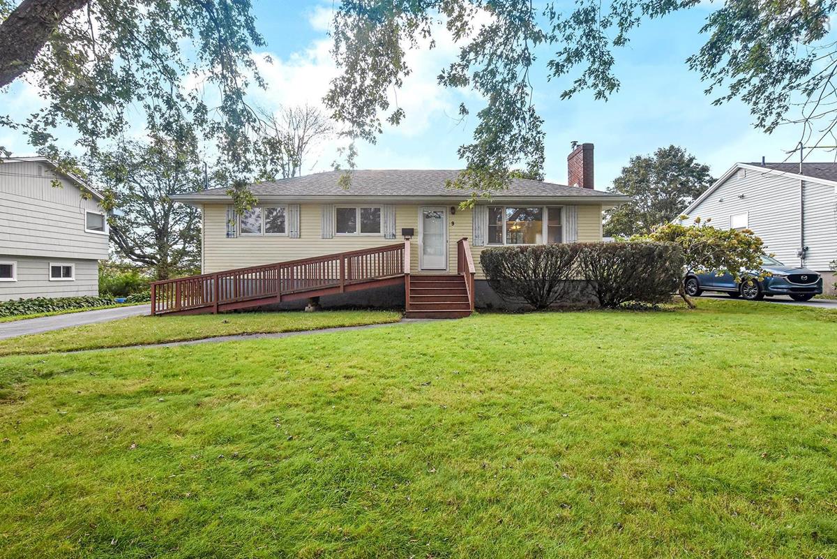 9 Brookhouse Road, Dartmouth, (MLS® 202320111) RE/MAX nova