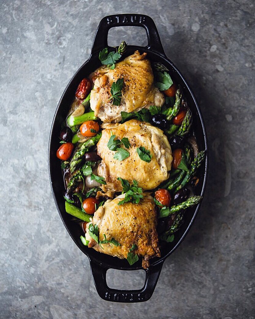 Baked Chicken Thighs With Asparagus In White Wine Sauce Recipe The