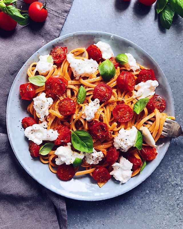 Linguine Pasta with Tomato and Red Pepper Sauce, Burrata, and Basil