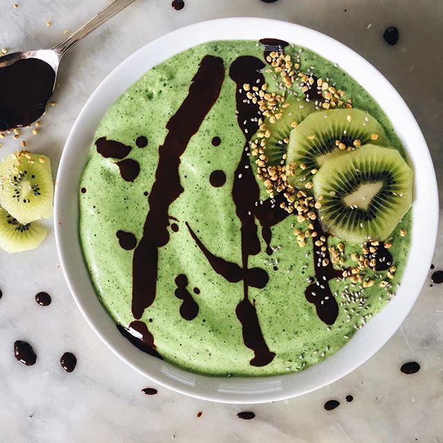 Kale, Kiwi And Banana Smoothie Bowl With Chocolate Drizzle Recipe The