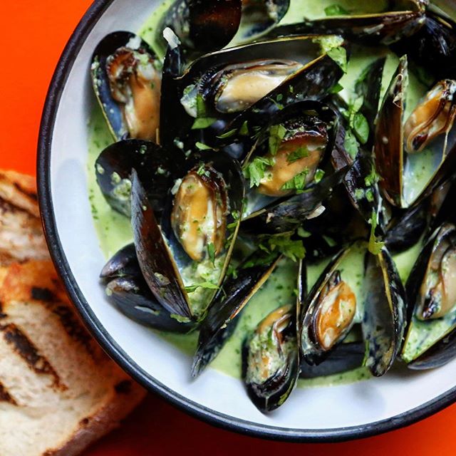 Green Curry Mussels