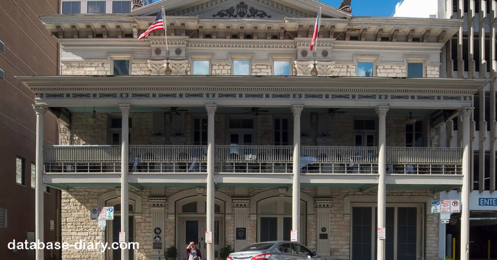 Millett Opera House บันทึกหลอนโลกต่างมิติ