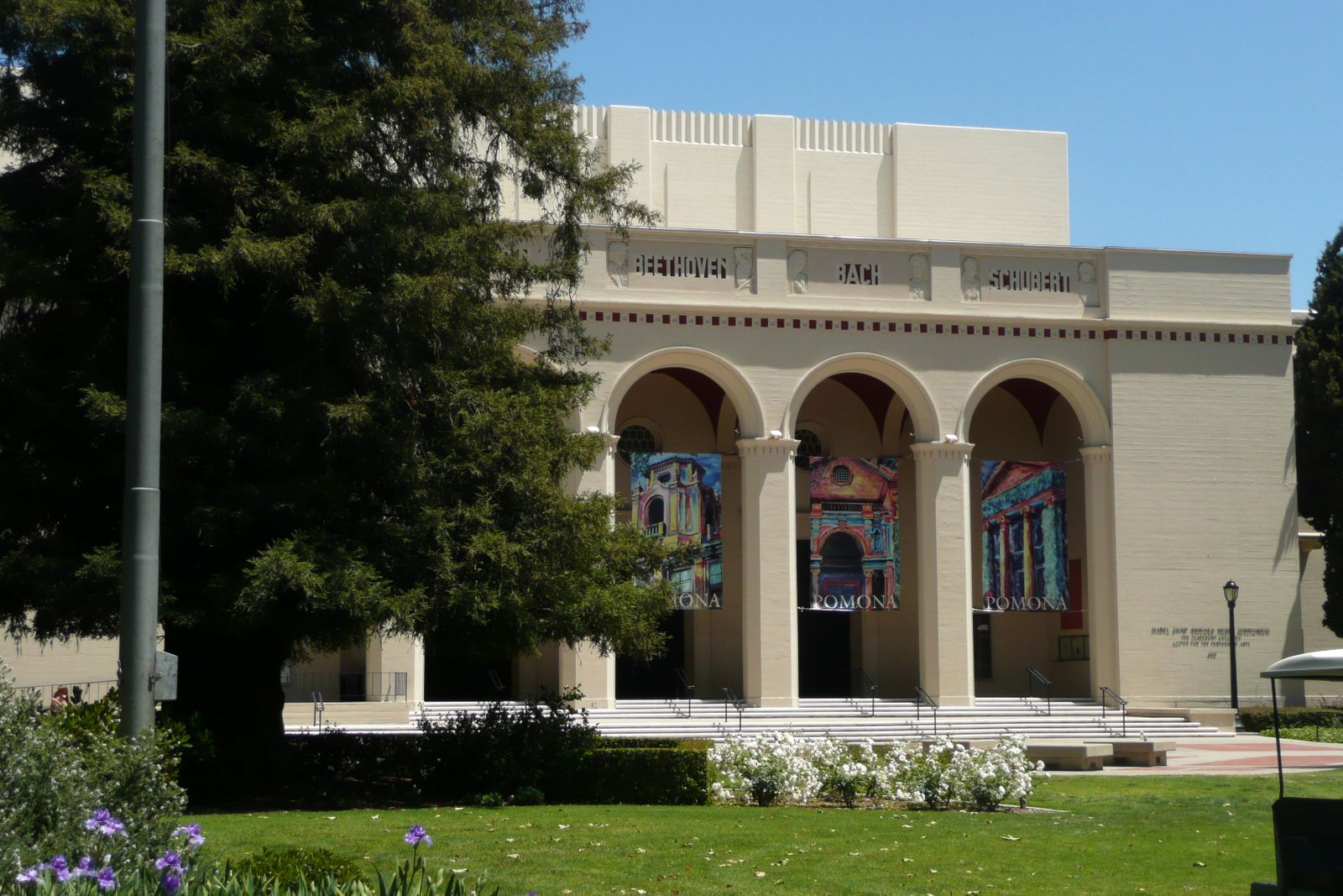 Pomona College Data USA