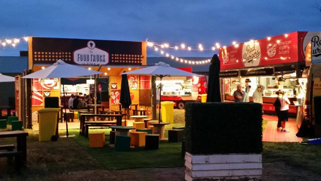 Explore Gourmet Fast Food at Food Truck Parks