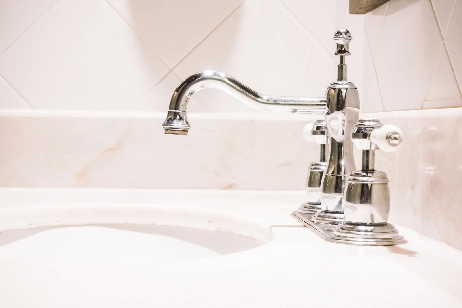 Faucet Dripping After Water Turned Off (Why & Fixing) Dave Burroughs