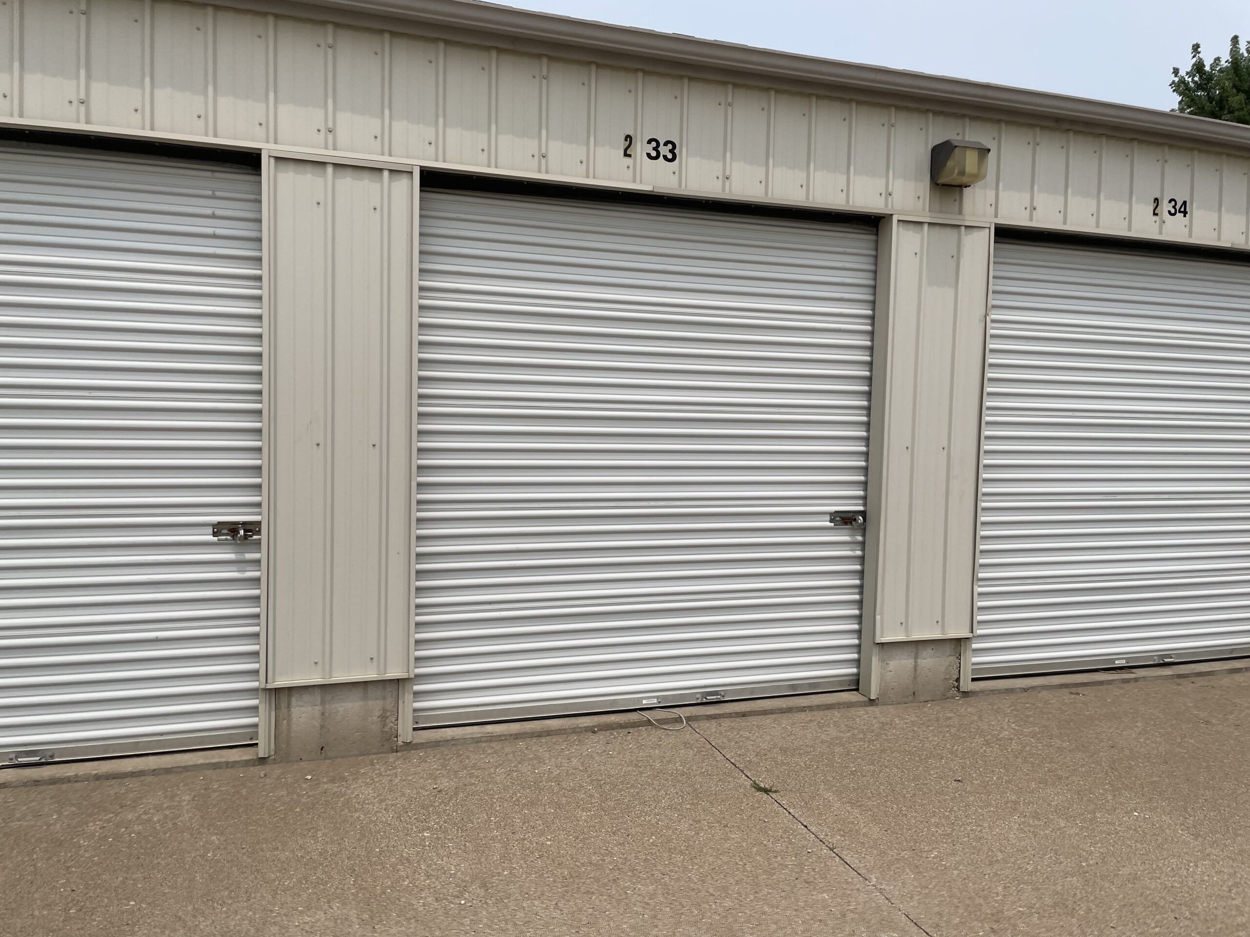 10' x 10' x 9' DriveUp Storage Unit in Davenport, IA Roll Up Doors