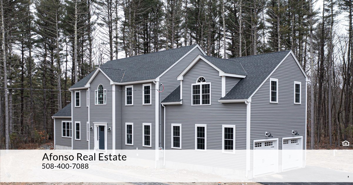 90 South St, Upton, MA 01568