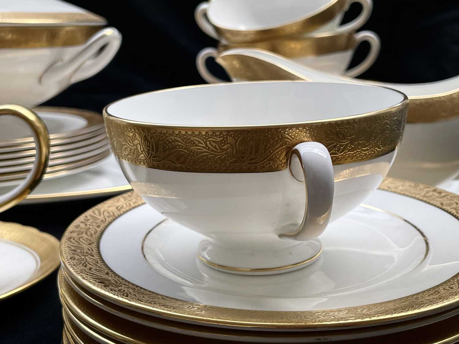 Lot 926 A Wedgwood Ascot pattern dinner service,