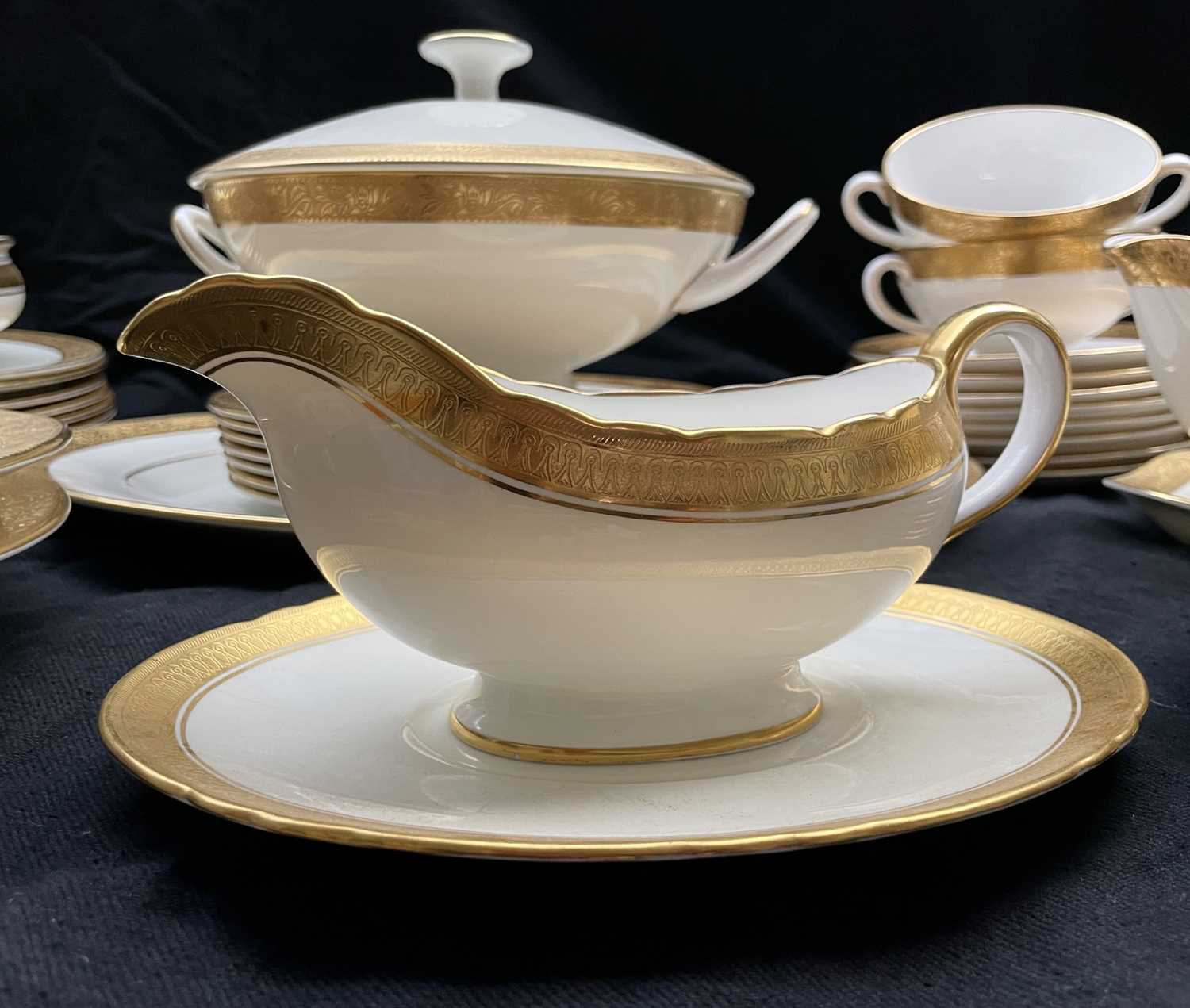 Lot 926 A Wedgwood Ascot pattern dinner service,