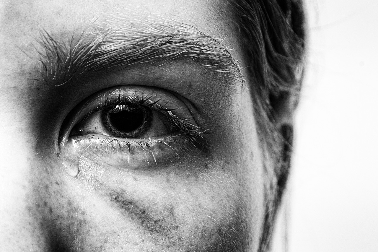 Eye Strain: Modern Sources and Solutions - Dawn C Simmons