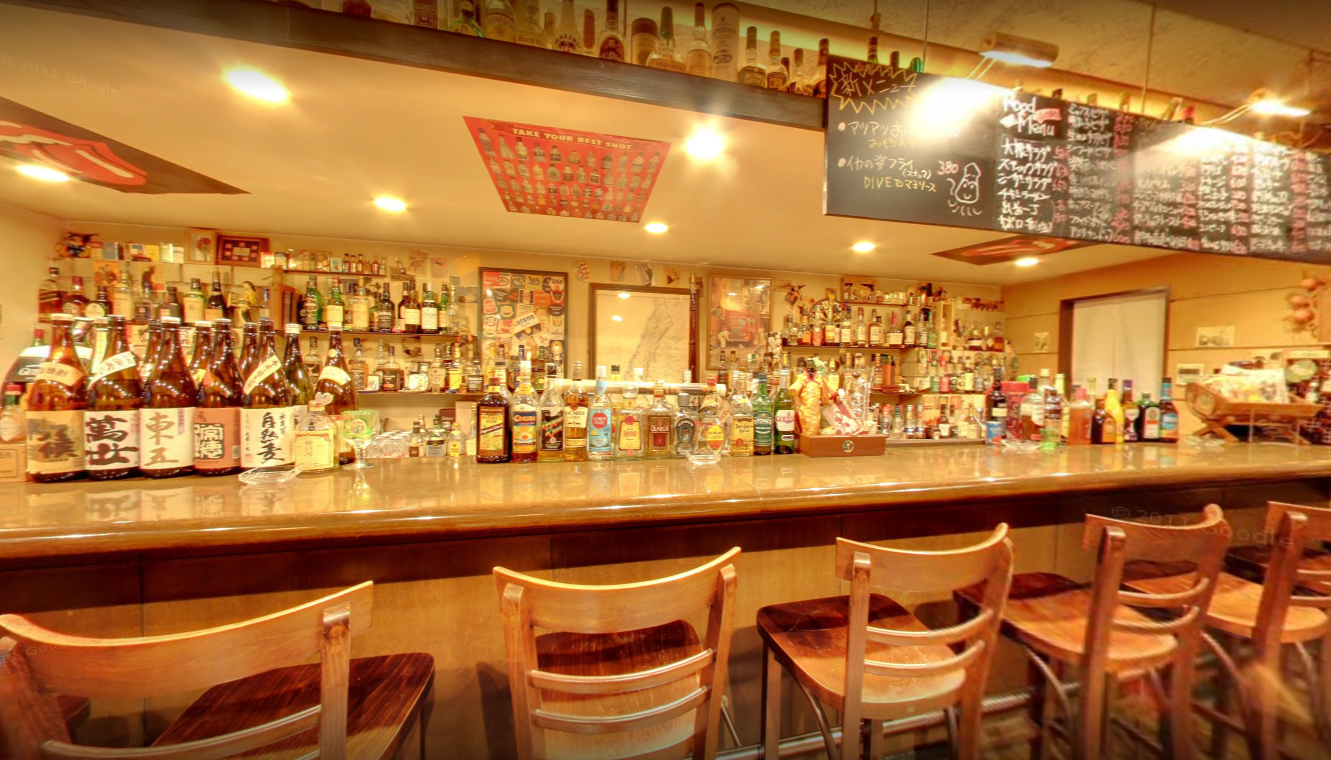 天満橋のバー・ダイニングバー【BAR GLAD】 アットホームな空間で気軽に通えるダイニングバー 美容室から