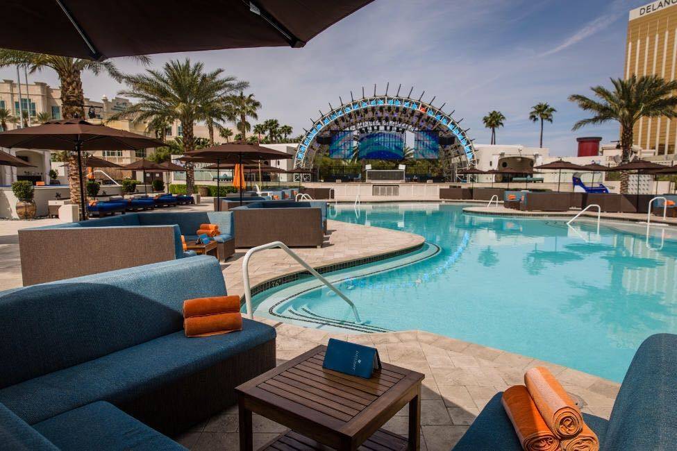 DAYLIGHT Beach Club Las Vegas & Pool Party Mandalay Bay