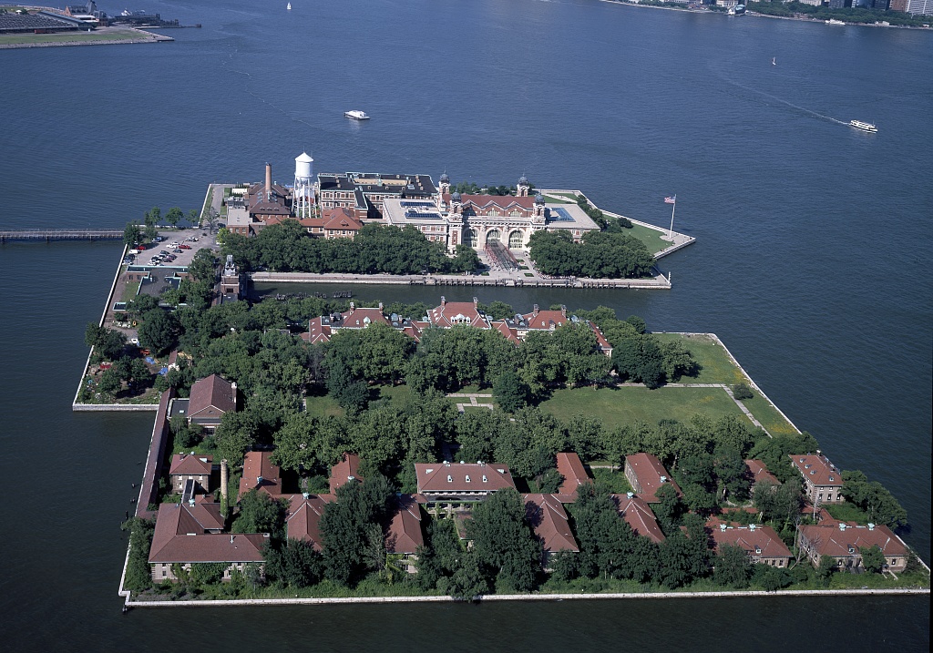 Remarkable film of Ellis Island Immigrants arriving on July 24, 1903