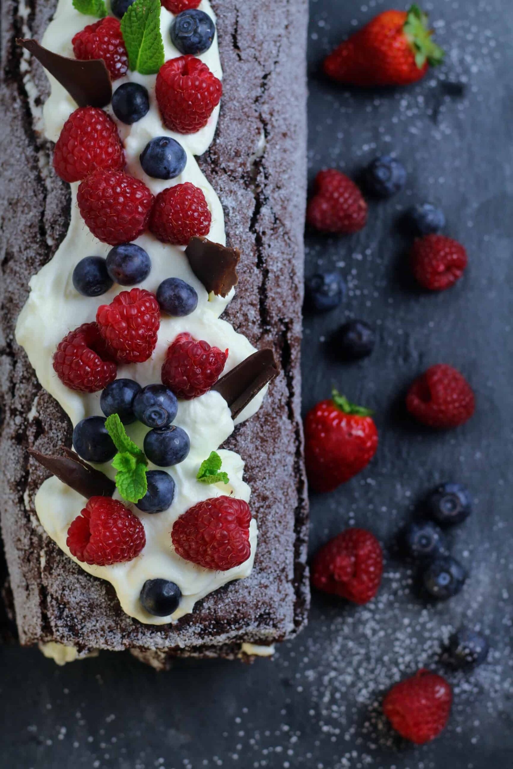 How To Make Classic Chocolate Berry Roulade — Days of Jay