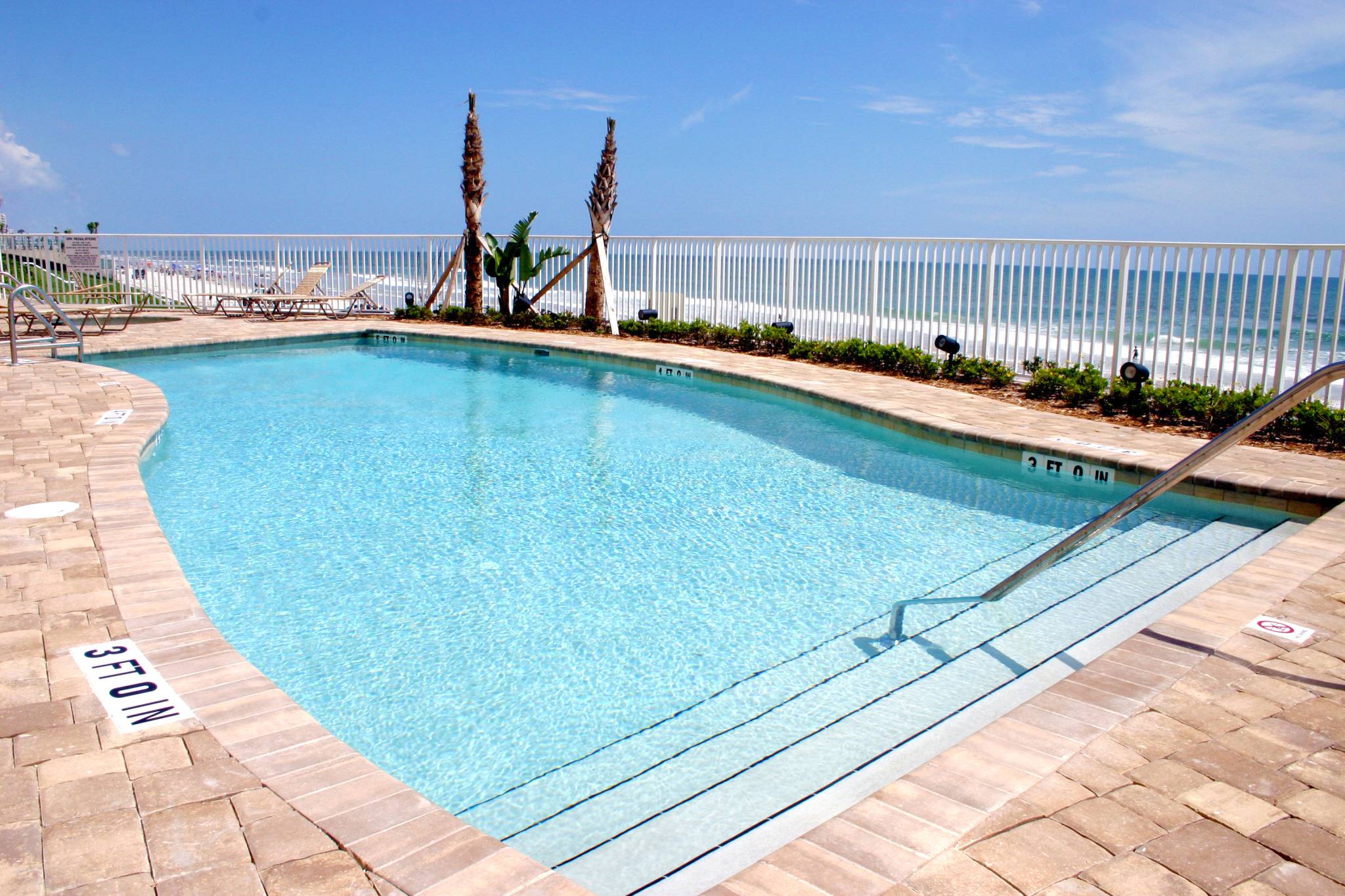 Marbella Condominium. Pool Daytona Condos