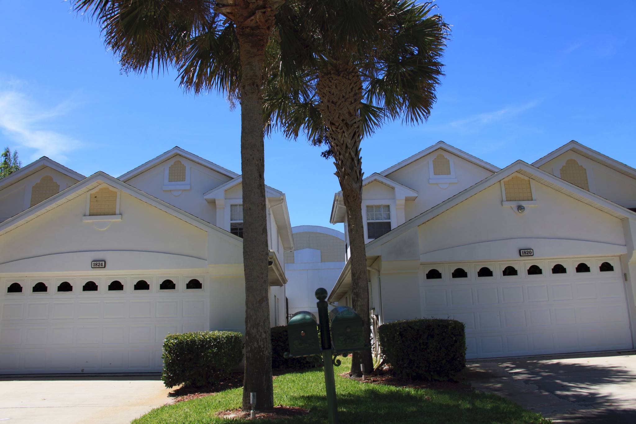 Eagles Crest Daytona Condos