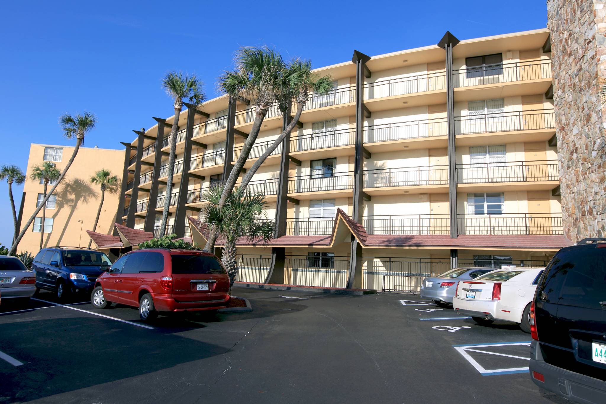 Hawaiian Inn Beach Resort in Daytona Beach Shores Daytona Condos