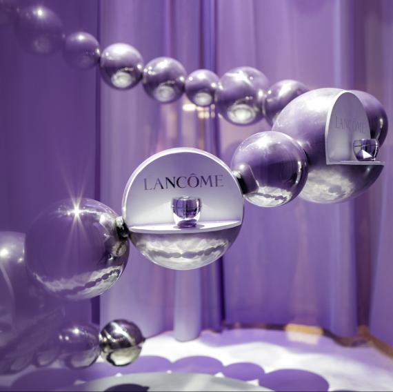 Jimmy Choo (Manhasset) Window Display by Millennium Signs & Display Inc