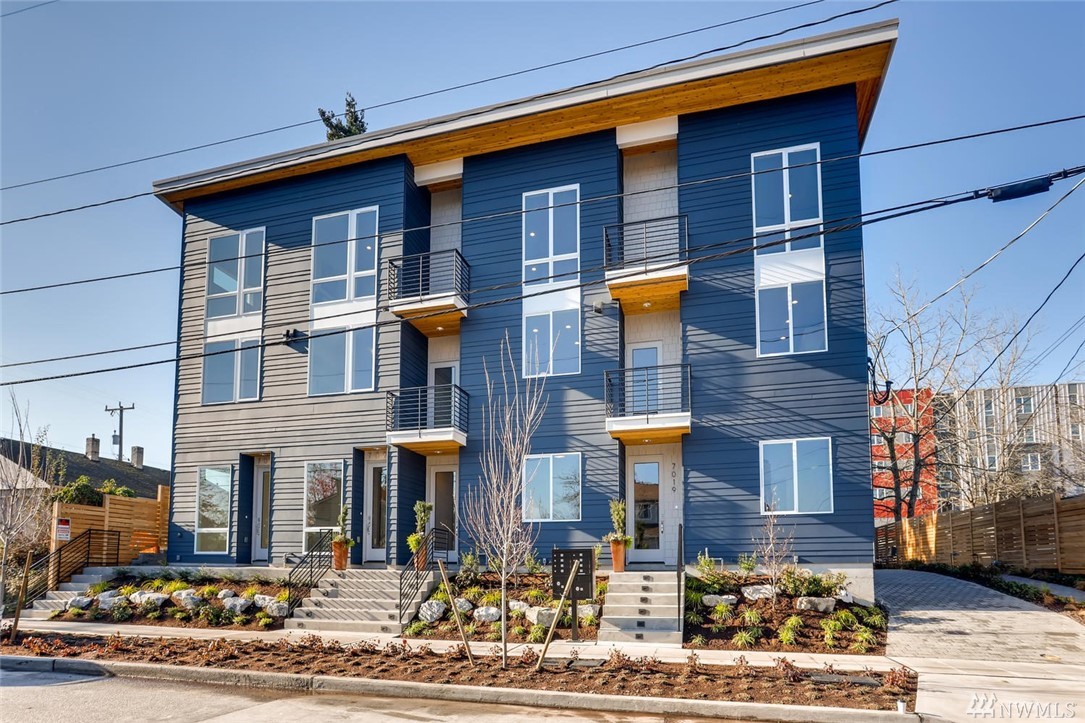 42nd, Seattle, WA Townhouses & Townhomes For Sale