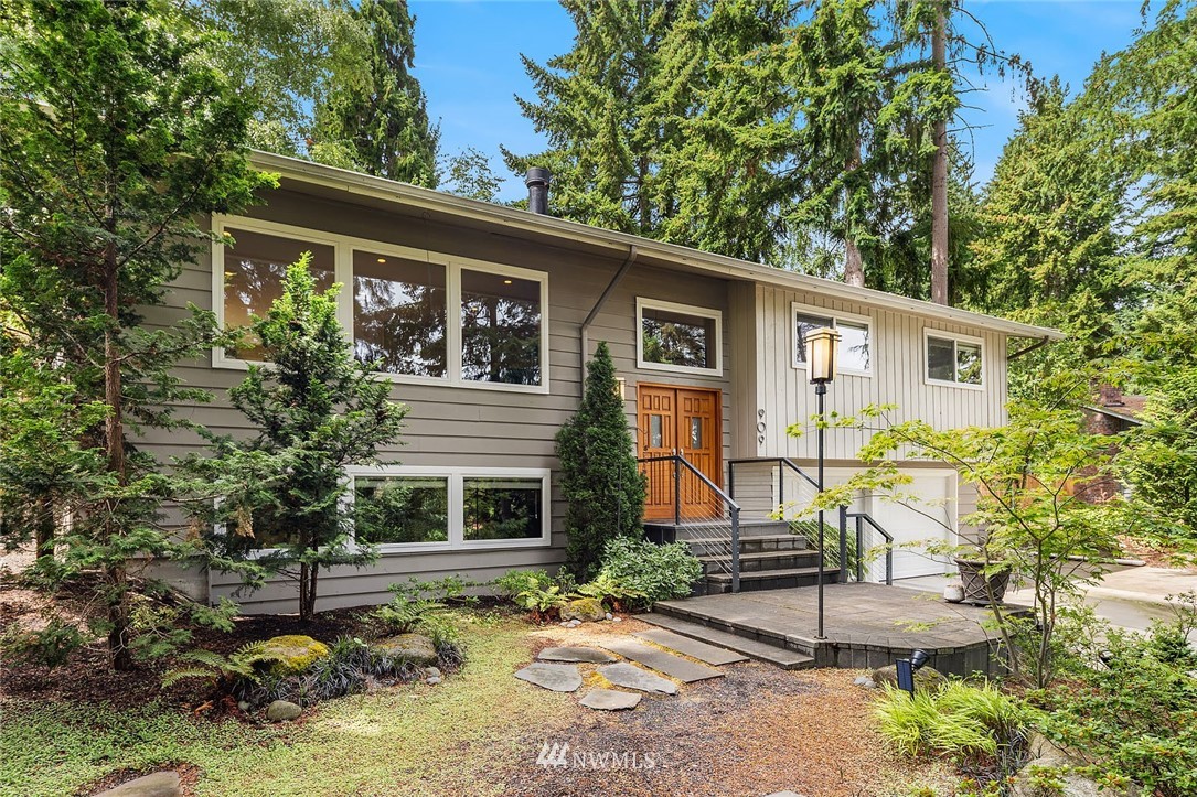 West Bellevue, Bellevue, WA homes and real estate for sale