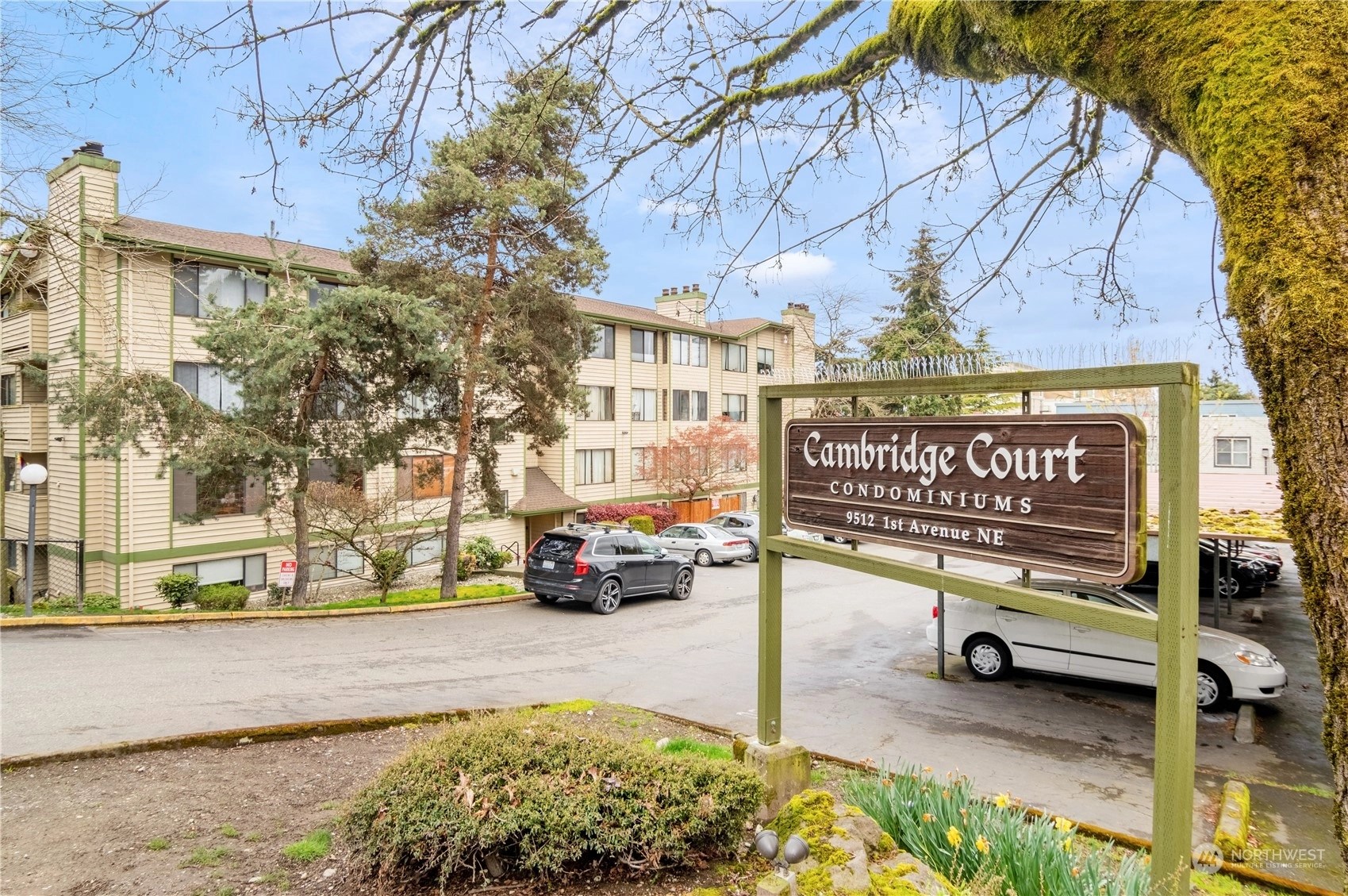 Cambridge Court Condos For Sale at Cambridge Court in Seattle, WA