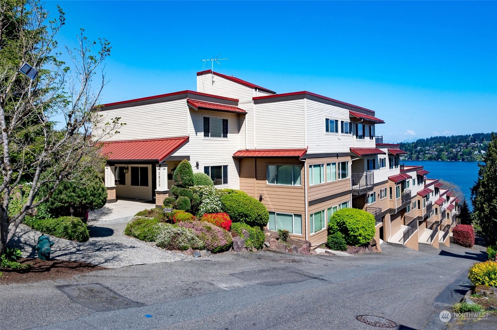 Sheridan Beach Homes For Sale in Sheridan Beach, Lake Forest Park, WA