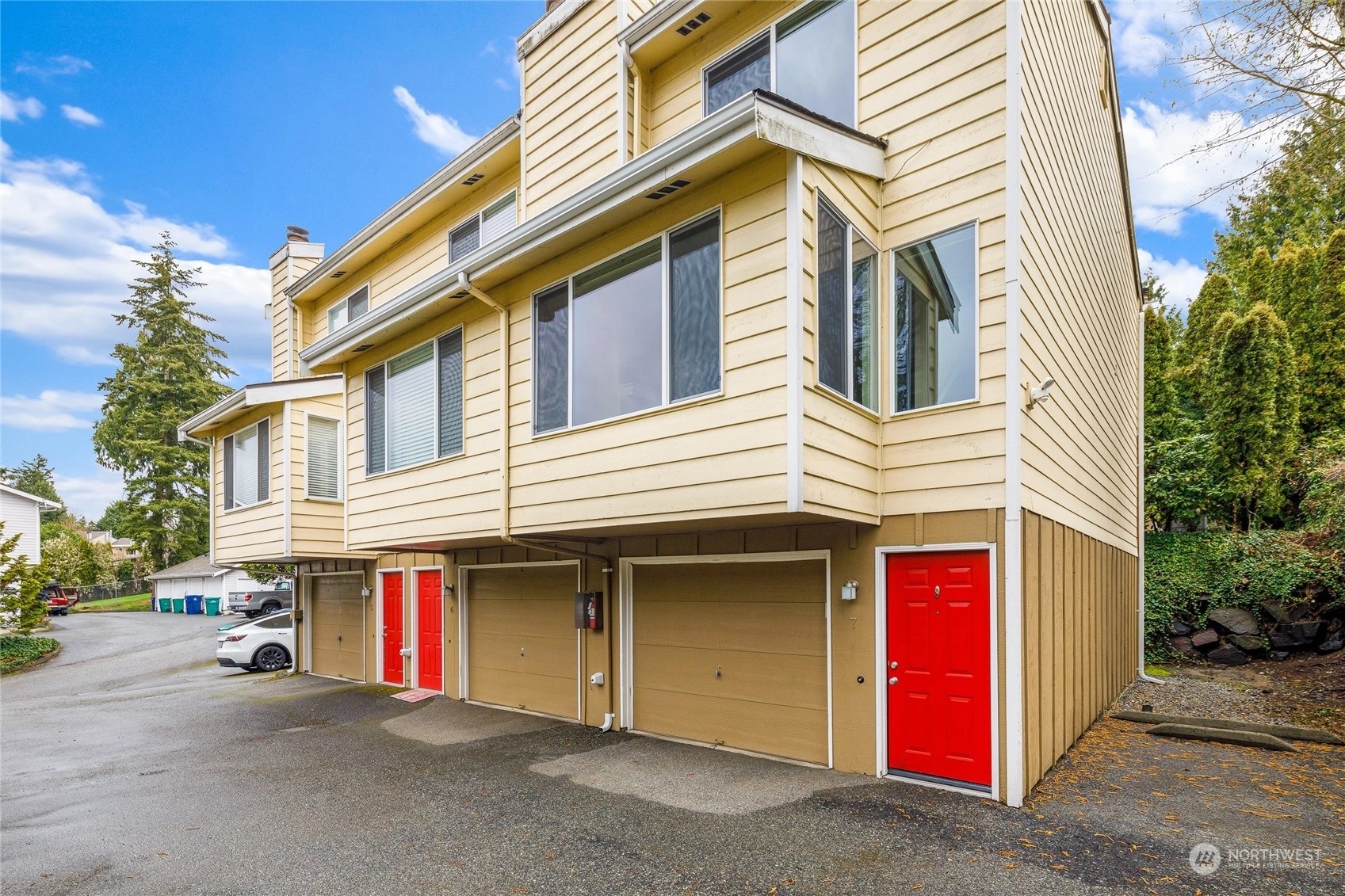 Hillside Village Condos For Sale at Hillside Village in Kirkland, WA