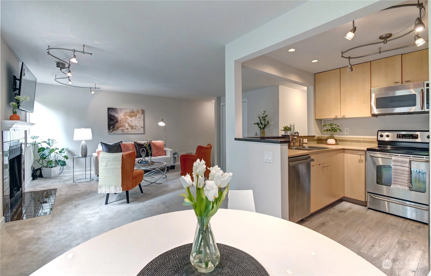 Villa Sonoma Condos For Sale at Villa Sonoma in Kirkland, WA Wicklund