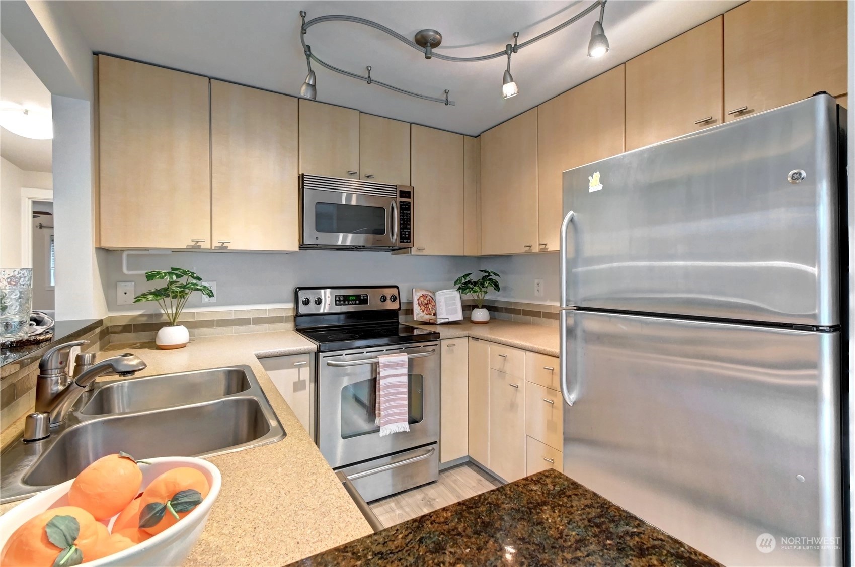 Villa Sonoma Condos For Sale at Villa Sonoma in Kirkland, WA Wicklund