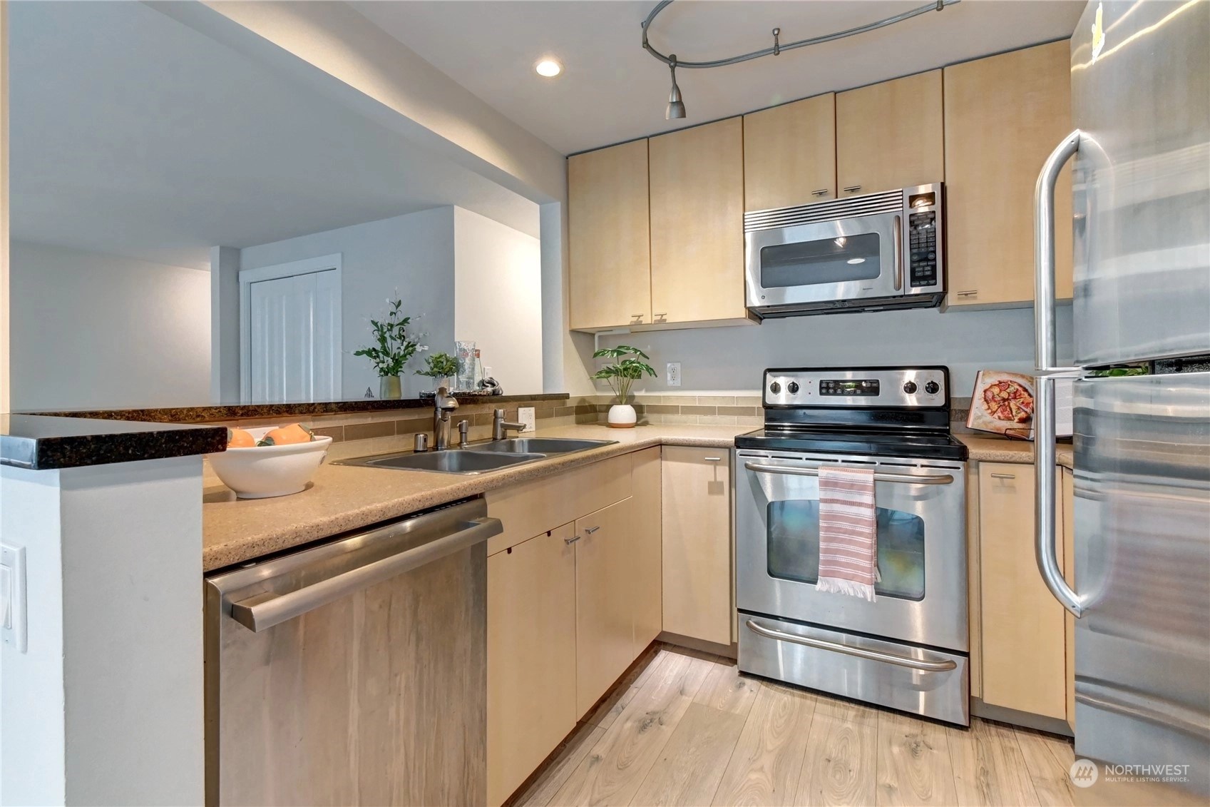 Villa Sonoma Condos For Sale at Villa Sonoma in Kirkland, WA Wicklund