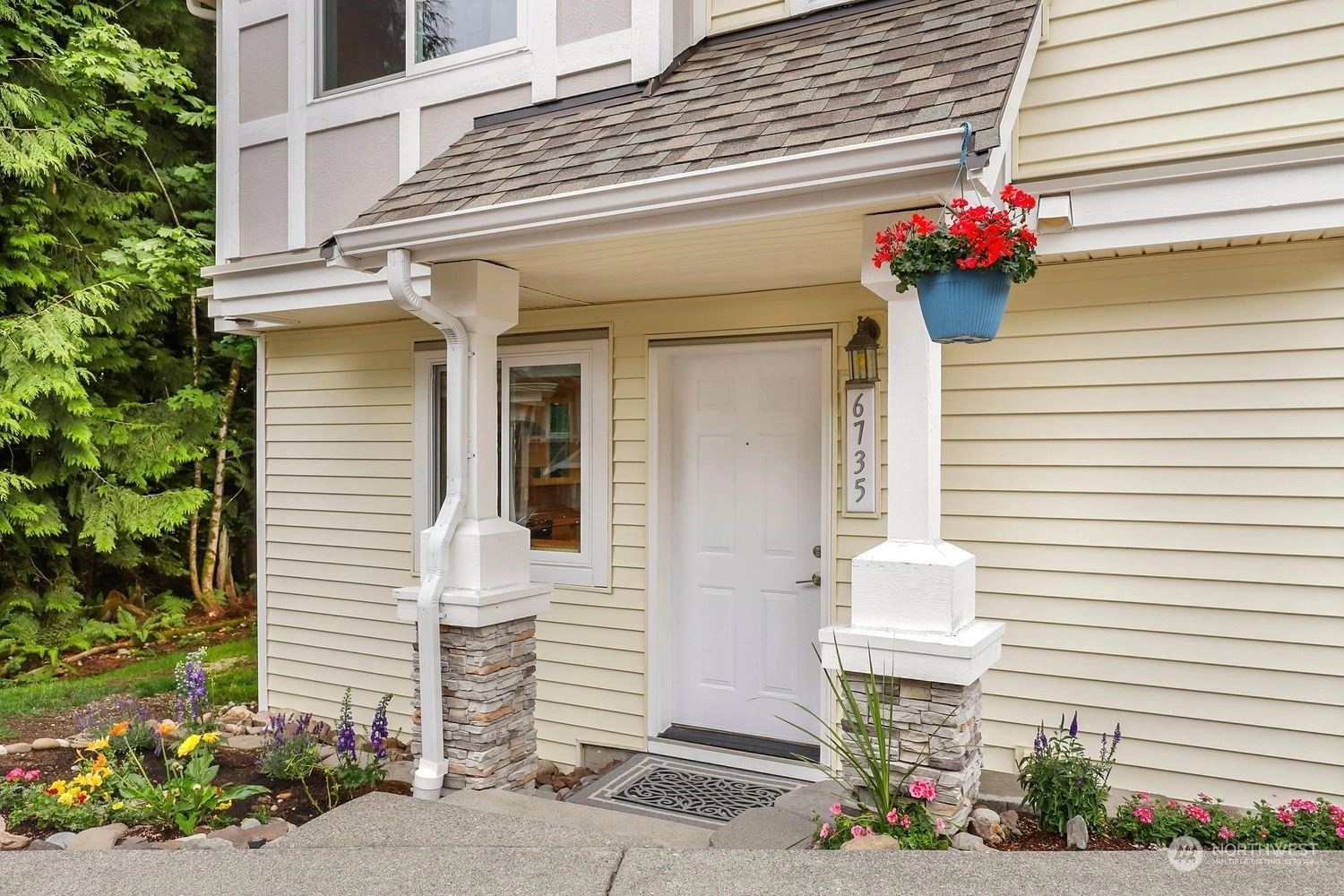 Lakemont Ridge Condos For Sale at Lakemont Ridge in Bellevue, WA Wicklund