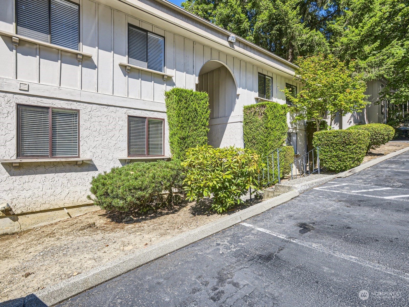 Woodside Terrace Condos For Sale at Woodside Terrace in Kirkland, WA