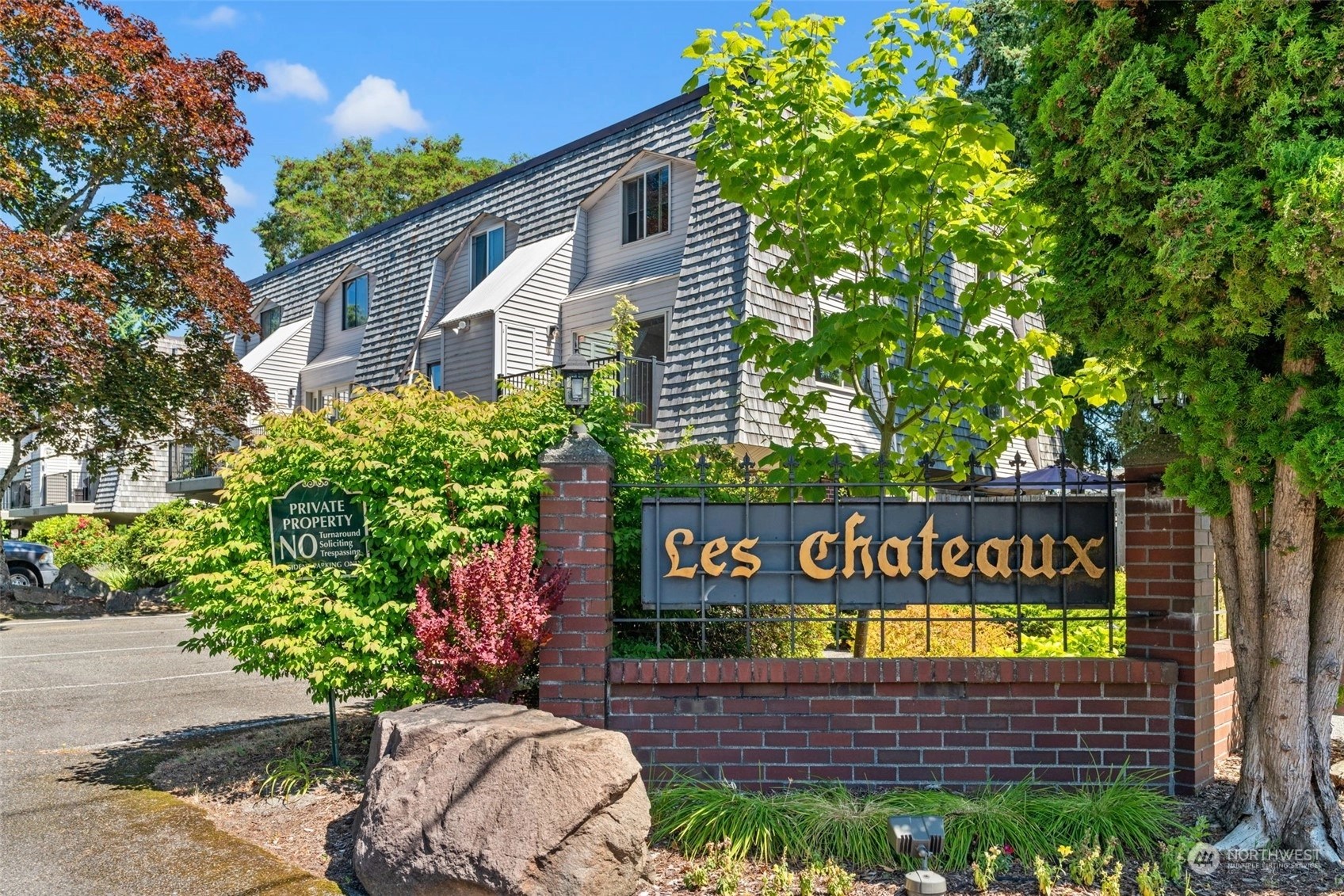 Les Chateaux Condos For Sale at Les Chateaux in Edmonds, WA Wicklund