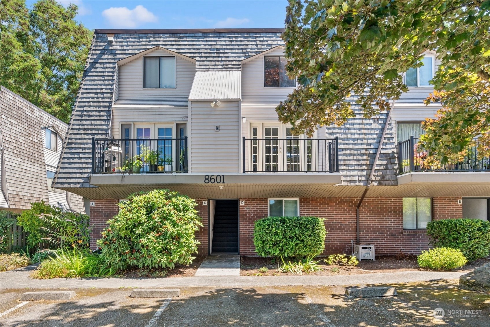 Les Chateaux Condos For Sale at Les Chateaux in Edmonds, WA Wicklund