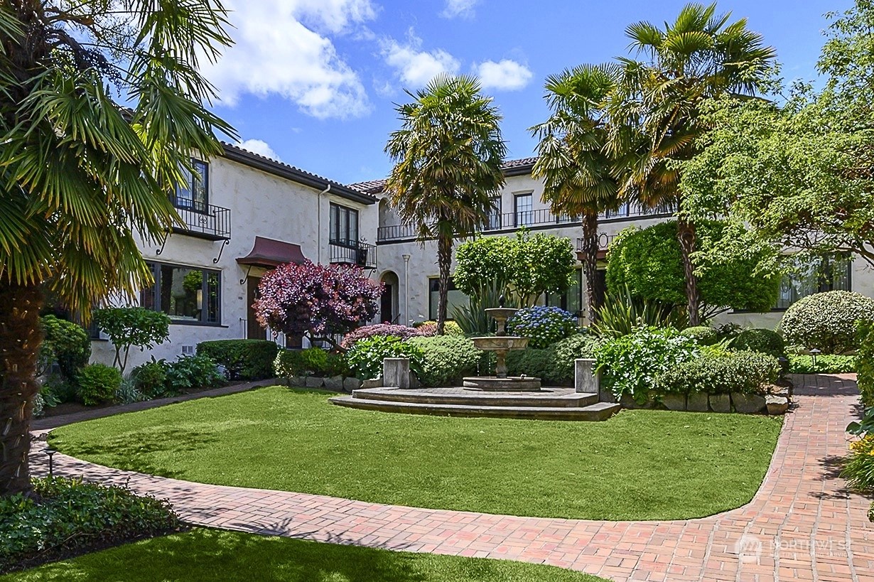 Barcelona Court Townhomes and Townhouses For Sale at Barcelona Court