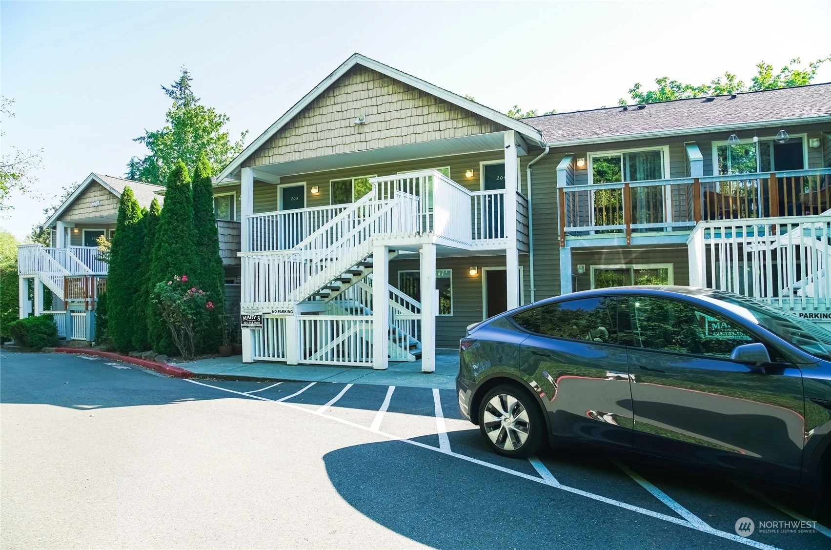 Admiralty Way Townhomes and Townhouses For Sale at Admiralty Way in