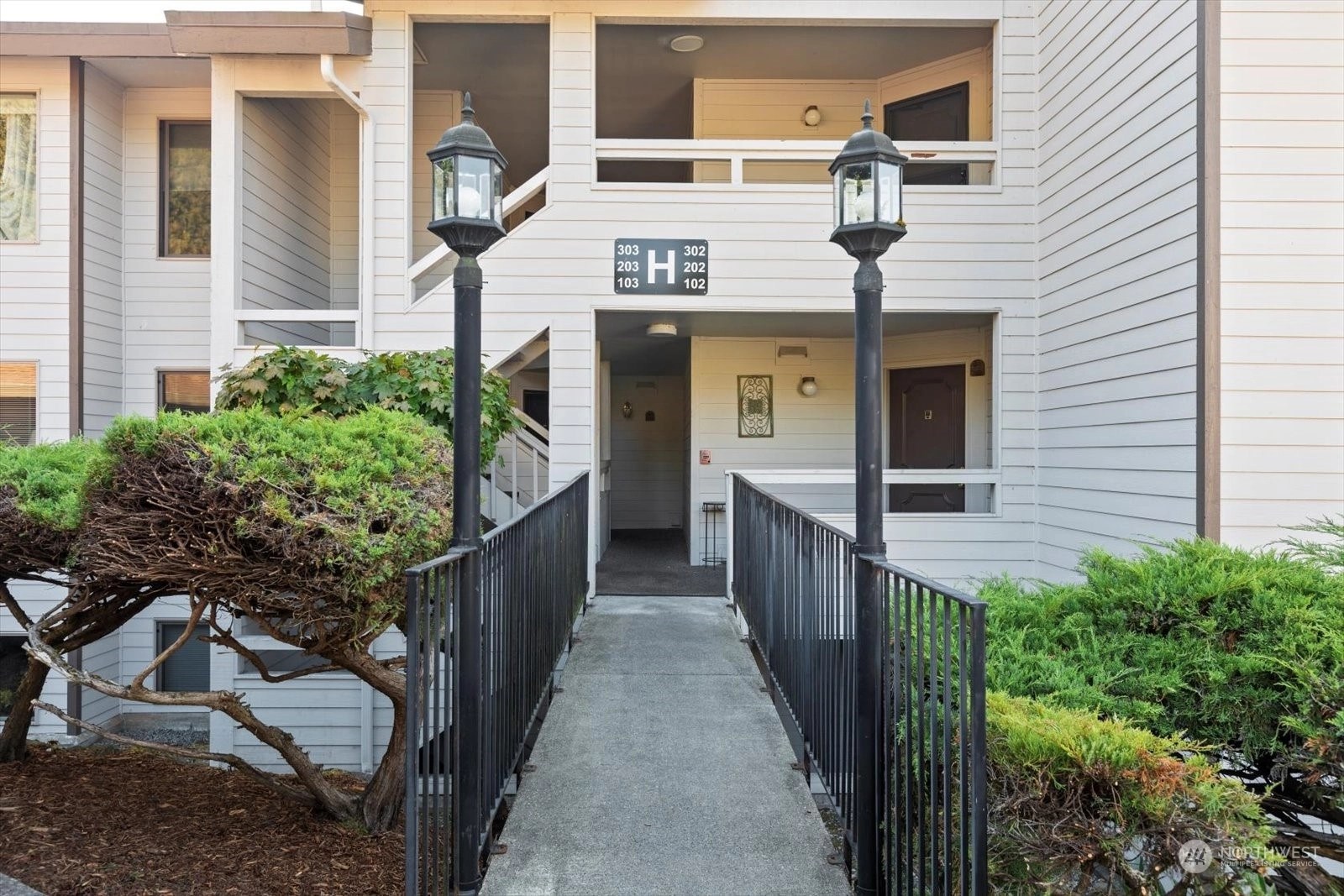 Lake Ballinger Estates Condos For Sale at Lake Ballinger Estates in