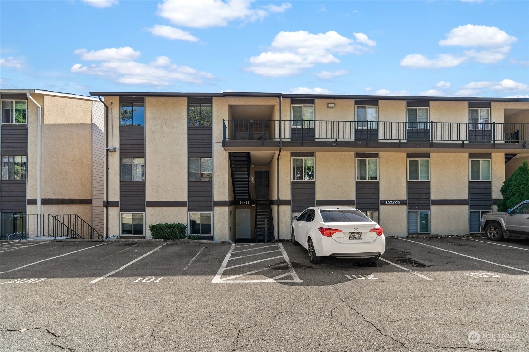 Kingsgate Ridge Manor Condos For Sale at Kingsgate Ridge Manor in