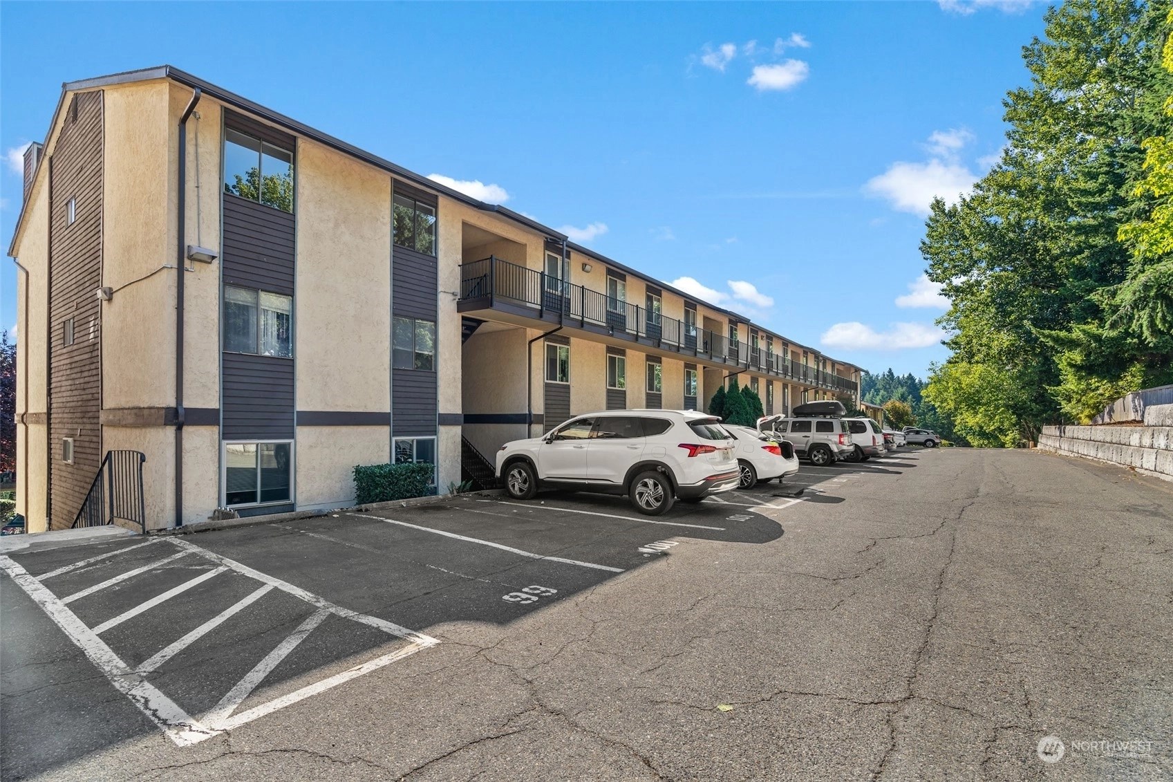 Kingsgate Ridge Manor Condos For Sale at Kingsgate Ridge Manor in